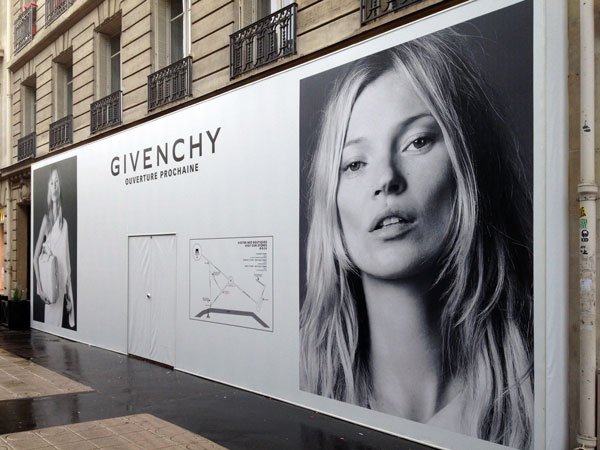 Bâche pour Givenchy avenue Montaigne