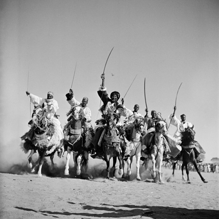 © George Rodger Magnum Photos Fantasia de chefs Hassau à N'Djamena (ex Fort-Lamy), Tchad, 1941